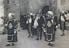 Desfile del hermanamiento de las dos ciudades el 28 de octubre de 1973
