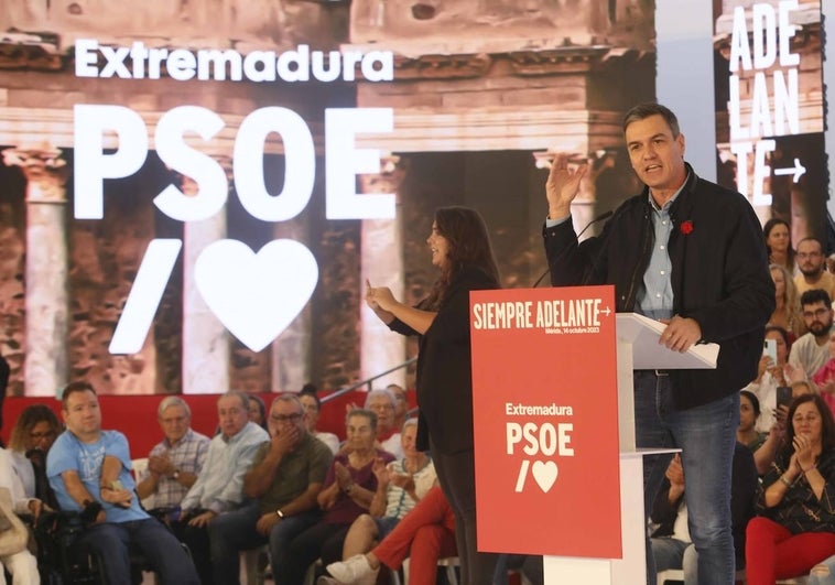 Pedro Sánchez esta mañana en Ifeme, en Mérida.