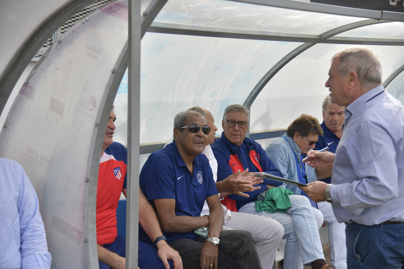 Leyendas colchoneras y del Badajoz ponen el broche al congreso de peñas del Atlético