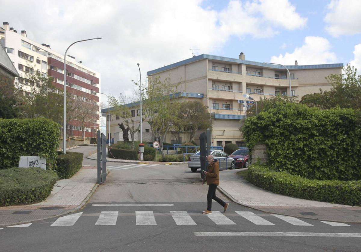 Imagen del exterior de la residencia Cervantes de Cáceres.