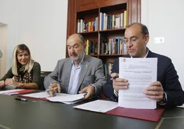 De izquierda a derecha, Encarna Solís, Damián Niso y Rafael Mateos.