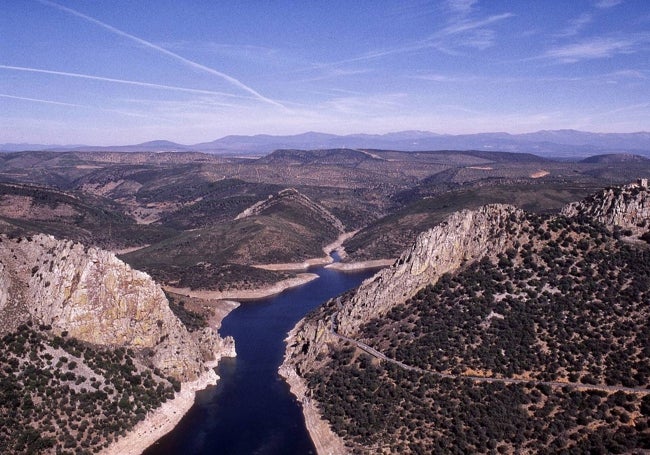 Vista panorámica de una parte del parque nacional, atravesado por el río Tajo.