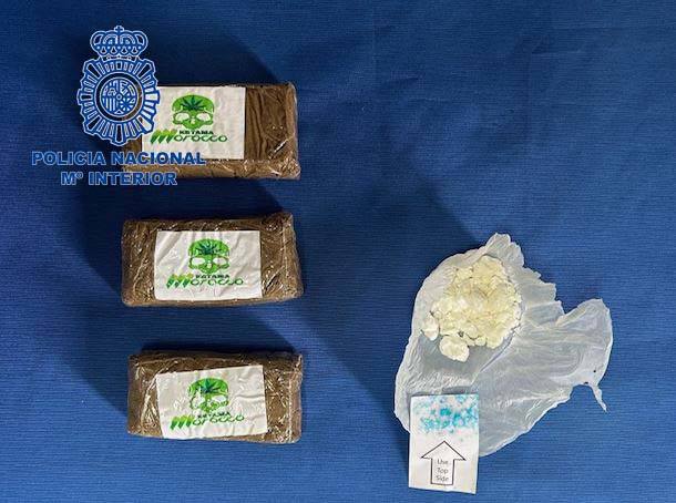 Droga que el conductor arrojó por la ventanilla del vehículo.