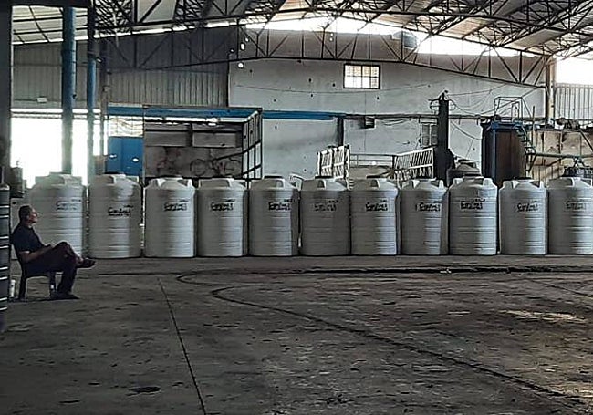 El proyecto consta con 25 tanques para acumular agua.