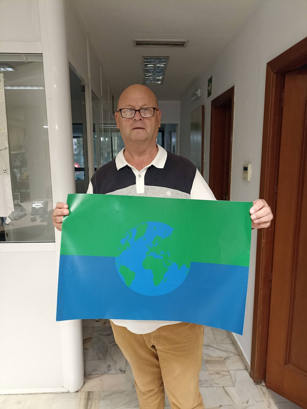 La bandera de la Tierra elaborada por Adrián Lavado.