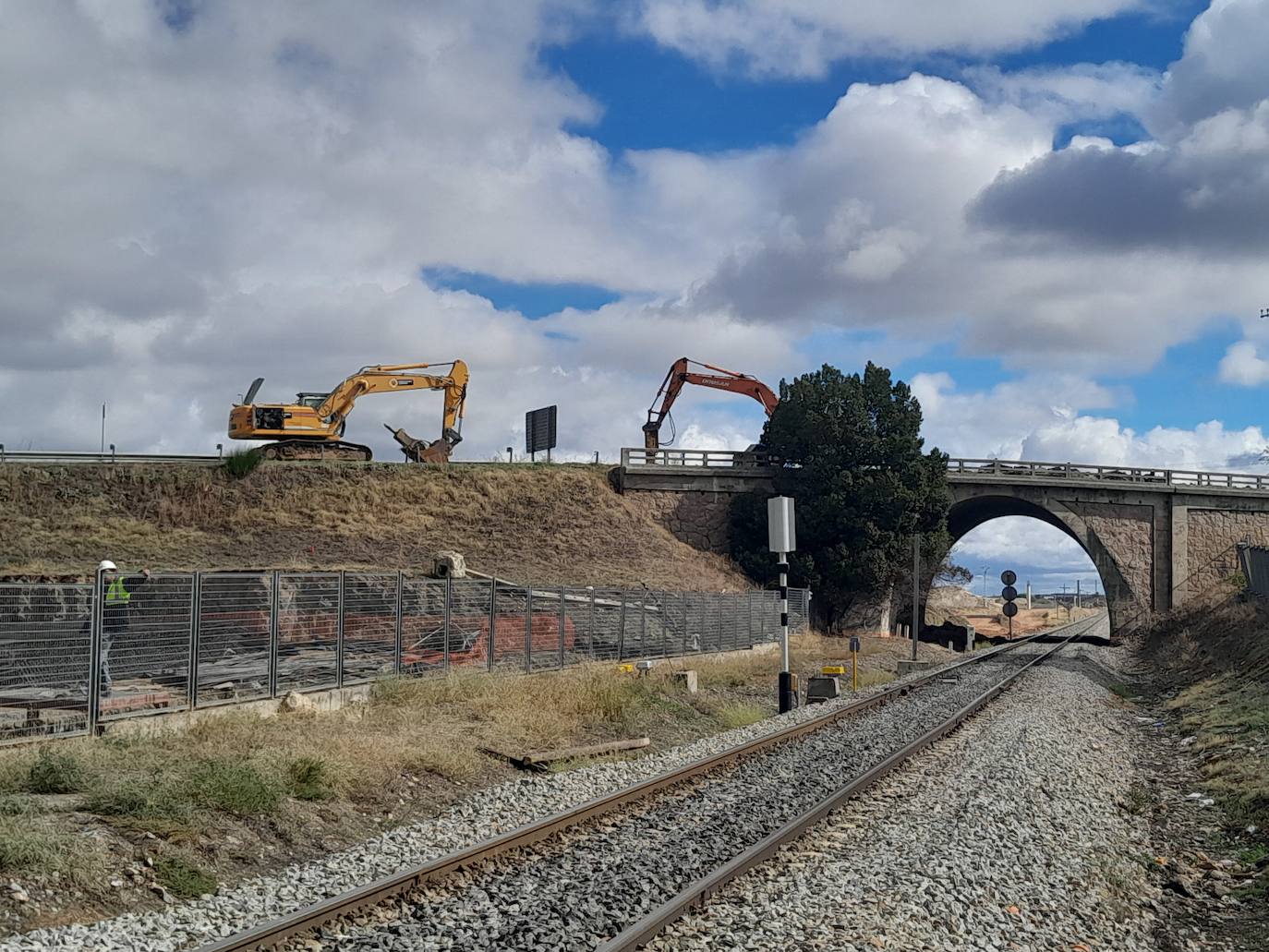 Así ha sido la demolición del puente de la N-V, en Navalmoral