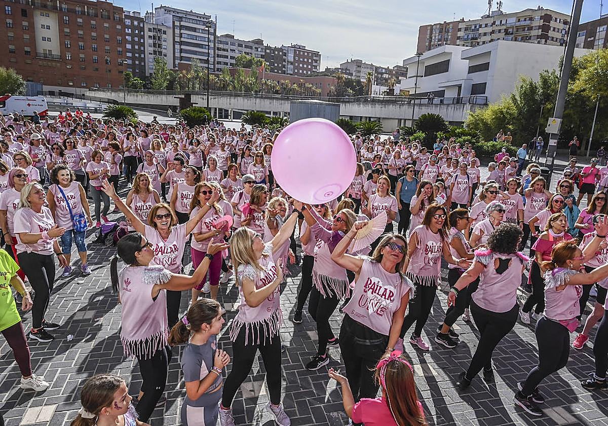 Masterclass de zumba organizada por la AECC en Badajoz