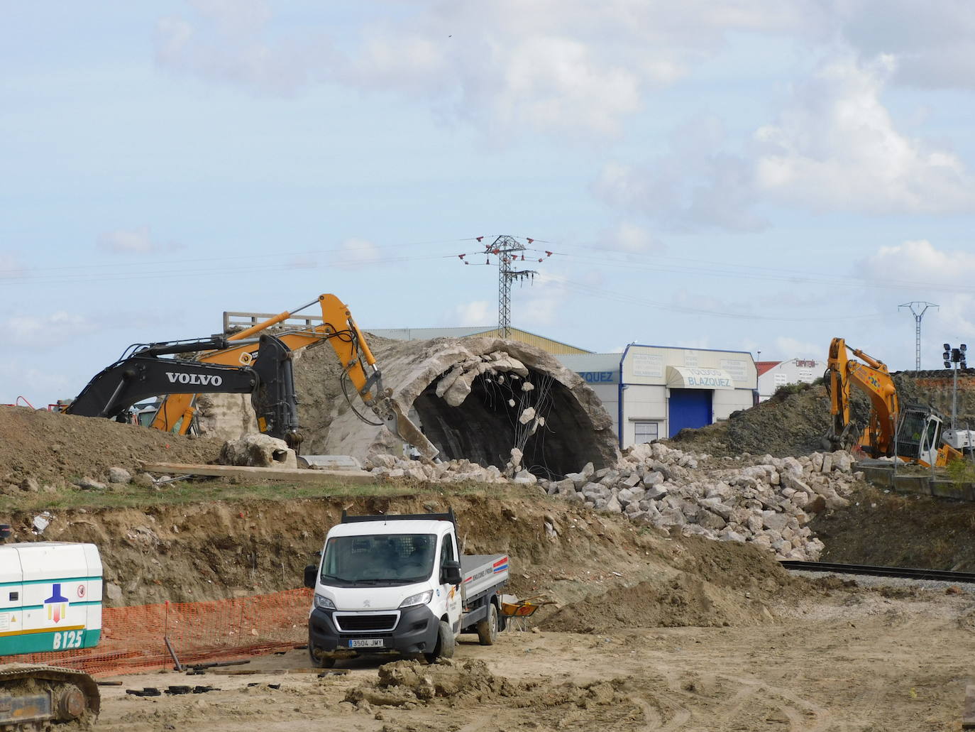 Así ha sido la demolición del puente de la N-V, en Navalmoral