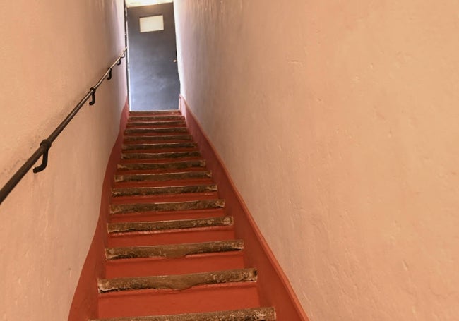 Escaleras para subir a la torre. Son 142 peldaños.