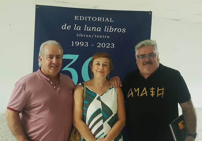 Marino González Ana Crespo y el alcalde de Valdecañas, Faustino Herrero.