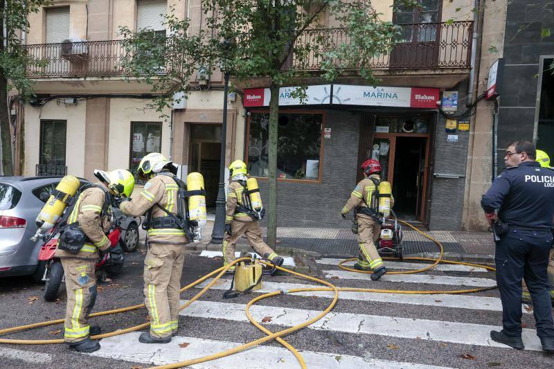 El incendio en el restaurante La Marina de Cáceres, en imágenes