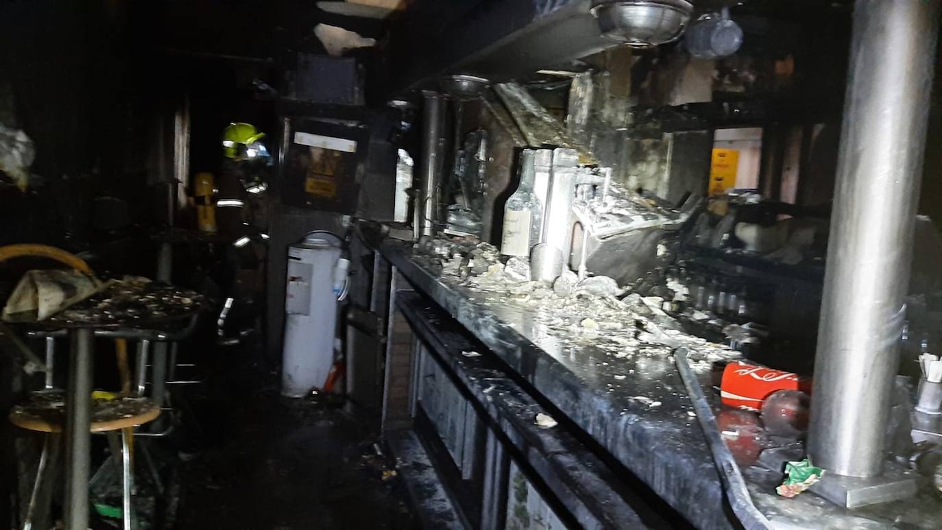 Así ha dejado el fuego el interior del restaurante La Marina