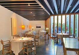 Armónico y acogedor comedor del restaurante Atrio.