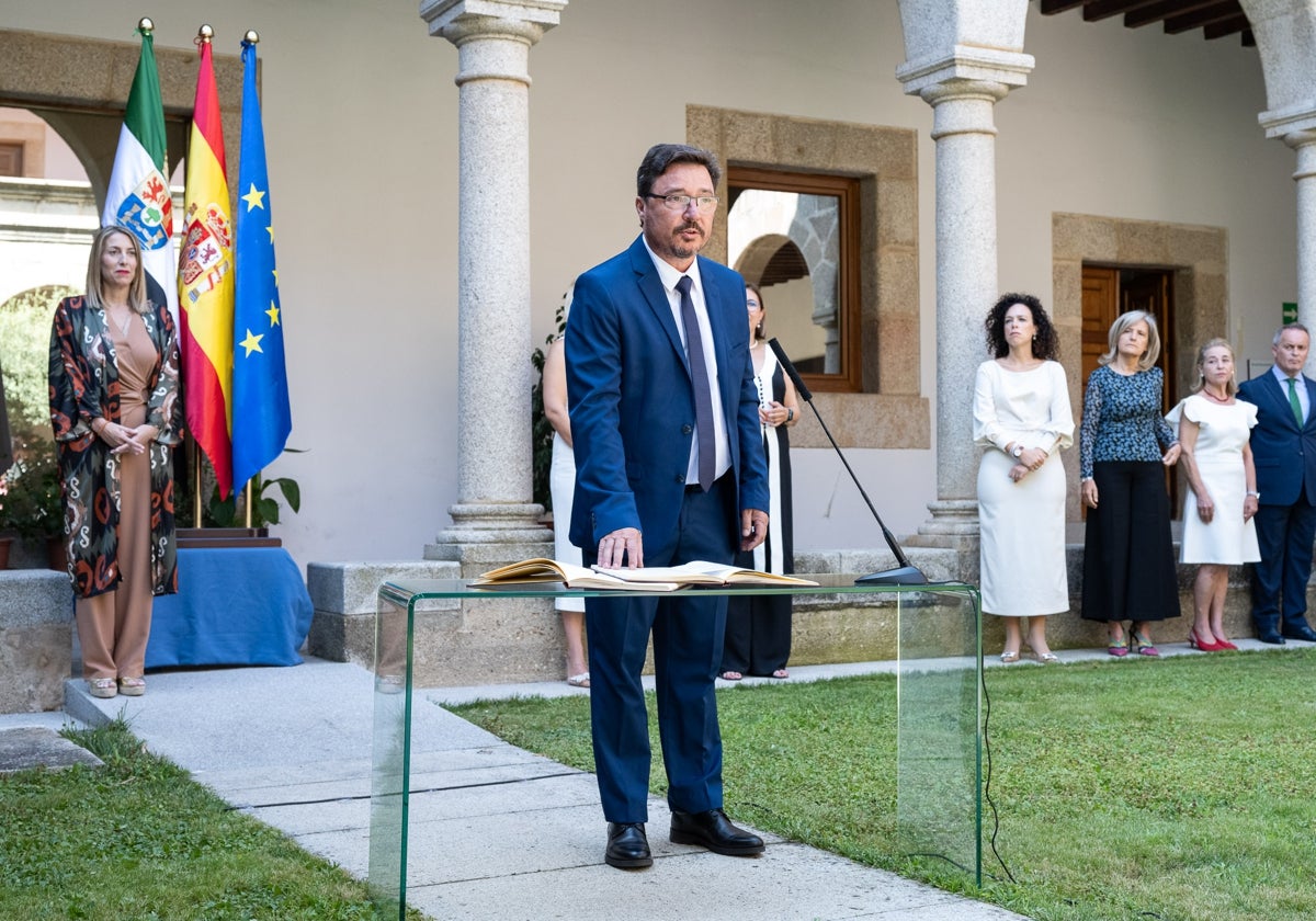 El consejero de Economía en el acto de toma de posesión.