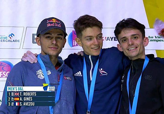 El cacereño Alberto Ginés en el podio de Laval con Toby Roberts y Sam Avezou.