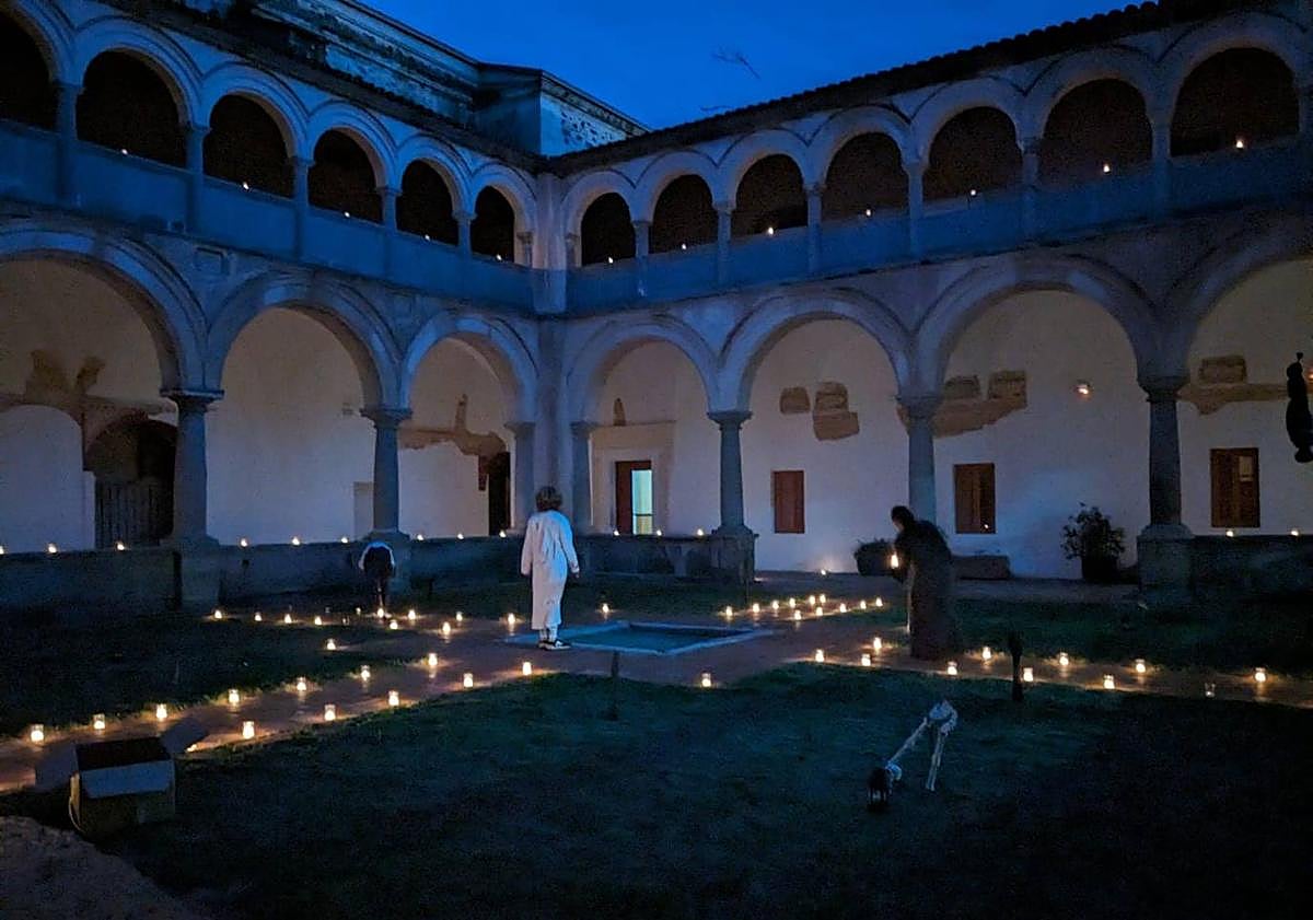 Imagen principal - Algunos de los decorados que se montaron para la actividad.