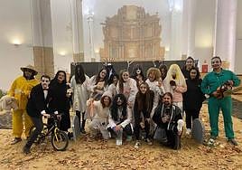 Voluntarios que teatralizaron el pasaje del terror.