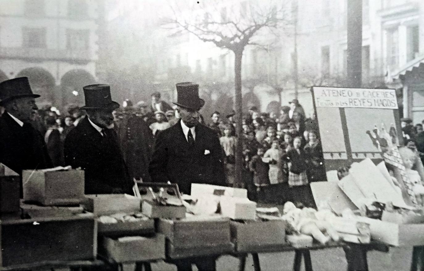 El Ateneo de Cáceres se fundó en 1925. Una de sus funciones fue organizar la Fiesta de Reyes Magos, dando regalos a los niños de familias necesitadas.