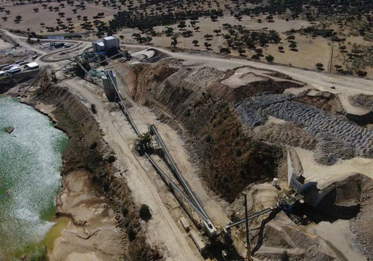 Imagen aérea de La Parrilla al poco de comenzar las extracciones en 2019.