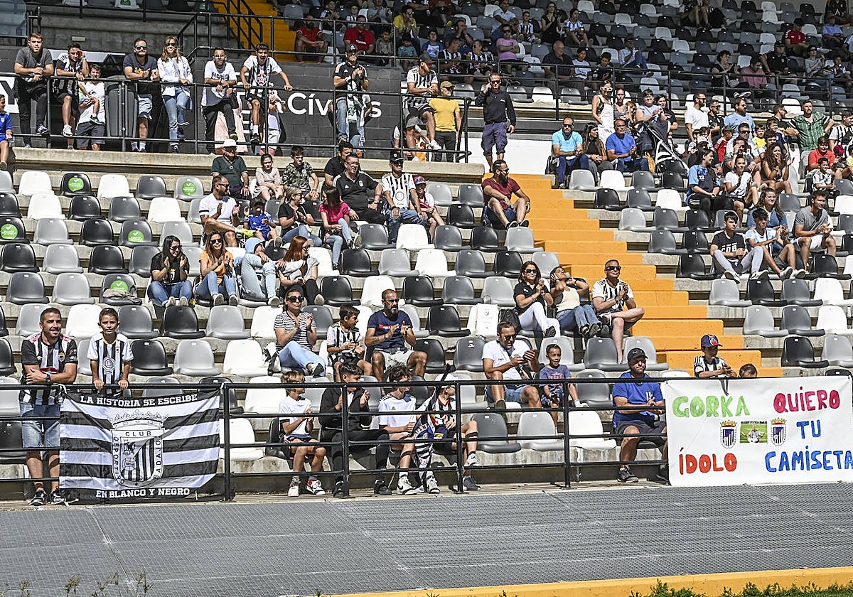 Grada del Nuevo Vivero en una sesión a puerta abierta en mayo.