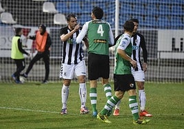 Borrego recrimina a Mansilla la efusiva celebración del tercer gol en el triunfo cacereño en febrero de 2017.