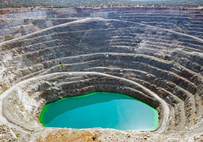 Corta de cielo abierto de la que se extrajo mineral en Aguablanca entre 2005 y 2015.