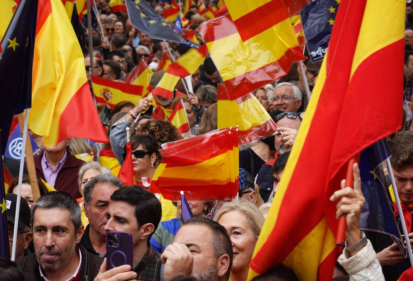 Gran afluencia en la manifestación del PP contra la amnistía en Badajoz
