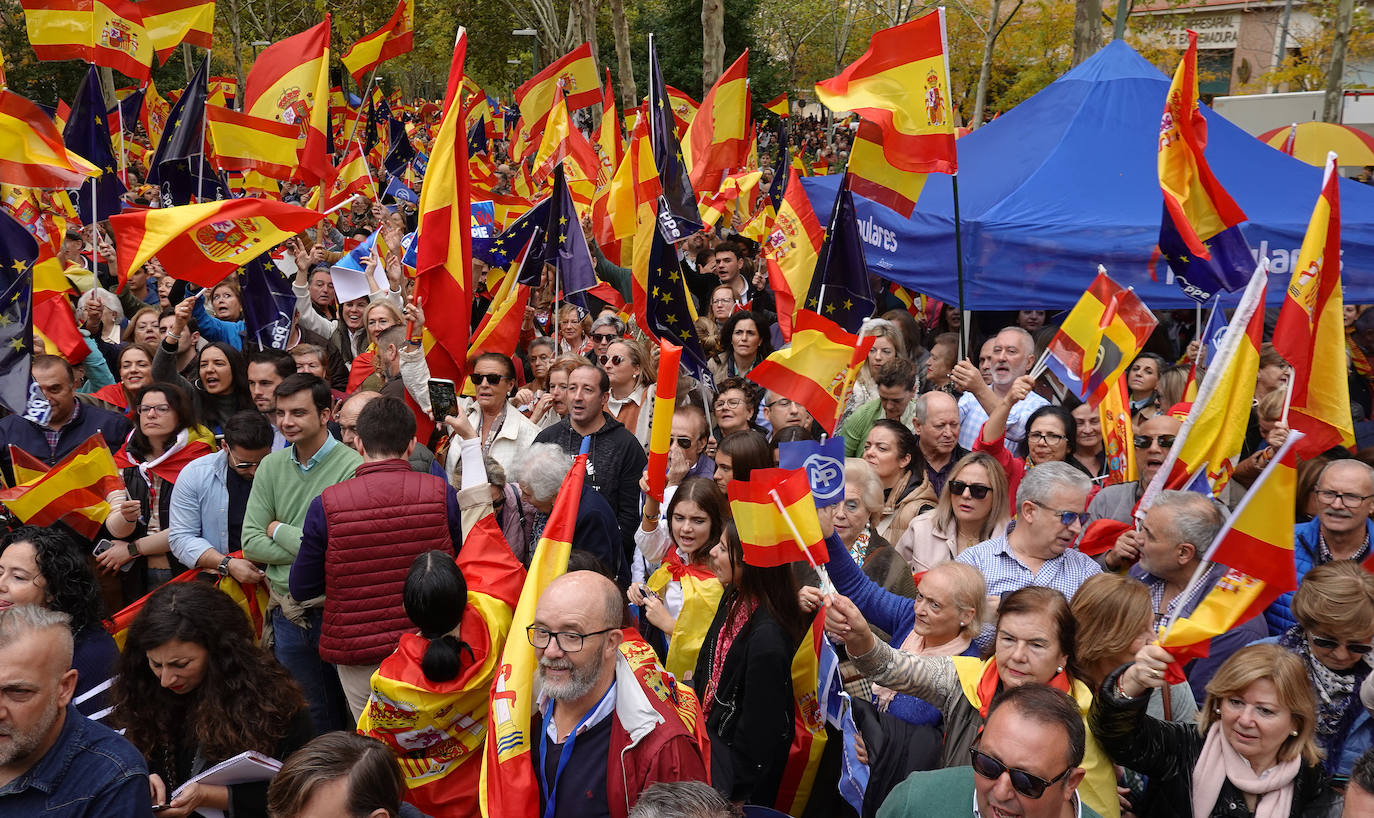 Gran afluencia en la manifestación del PP contra la amnistía en Badajoz