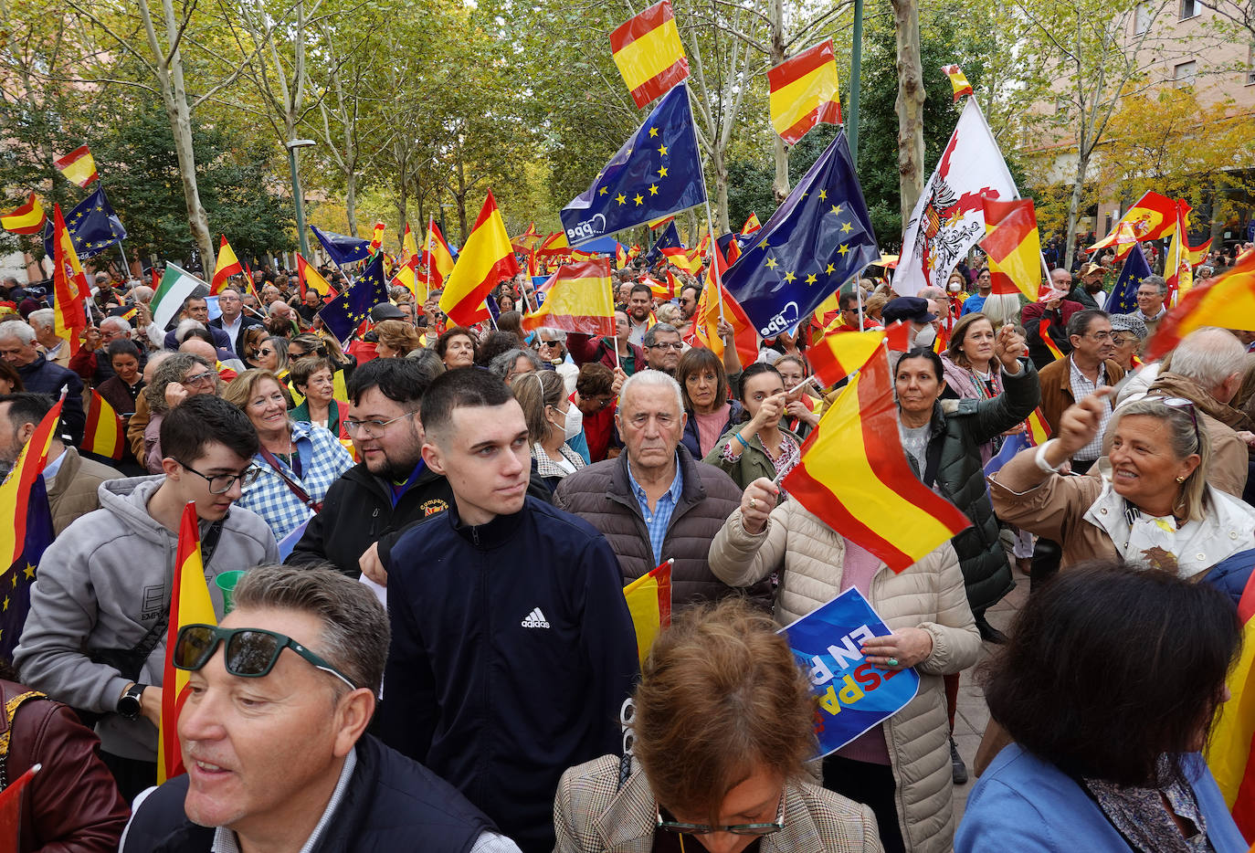 Gran afluencia en la manifestación del PP contra la amnistía en Badajoz