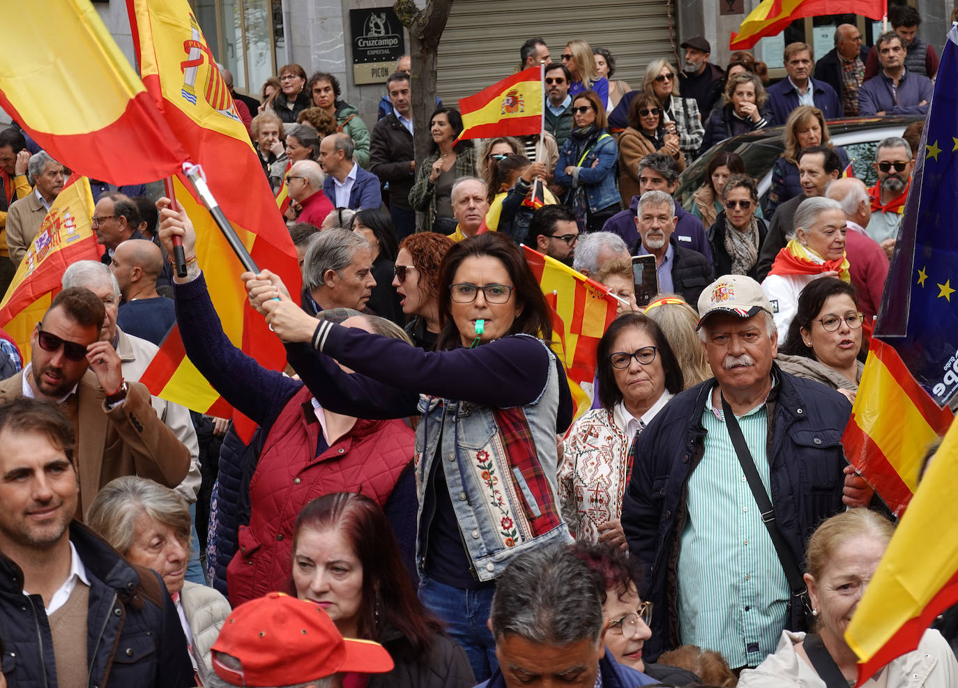 Gran afluencia en la manifestación del PP contra la amnistía en Badajoz