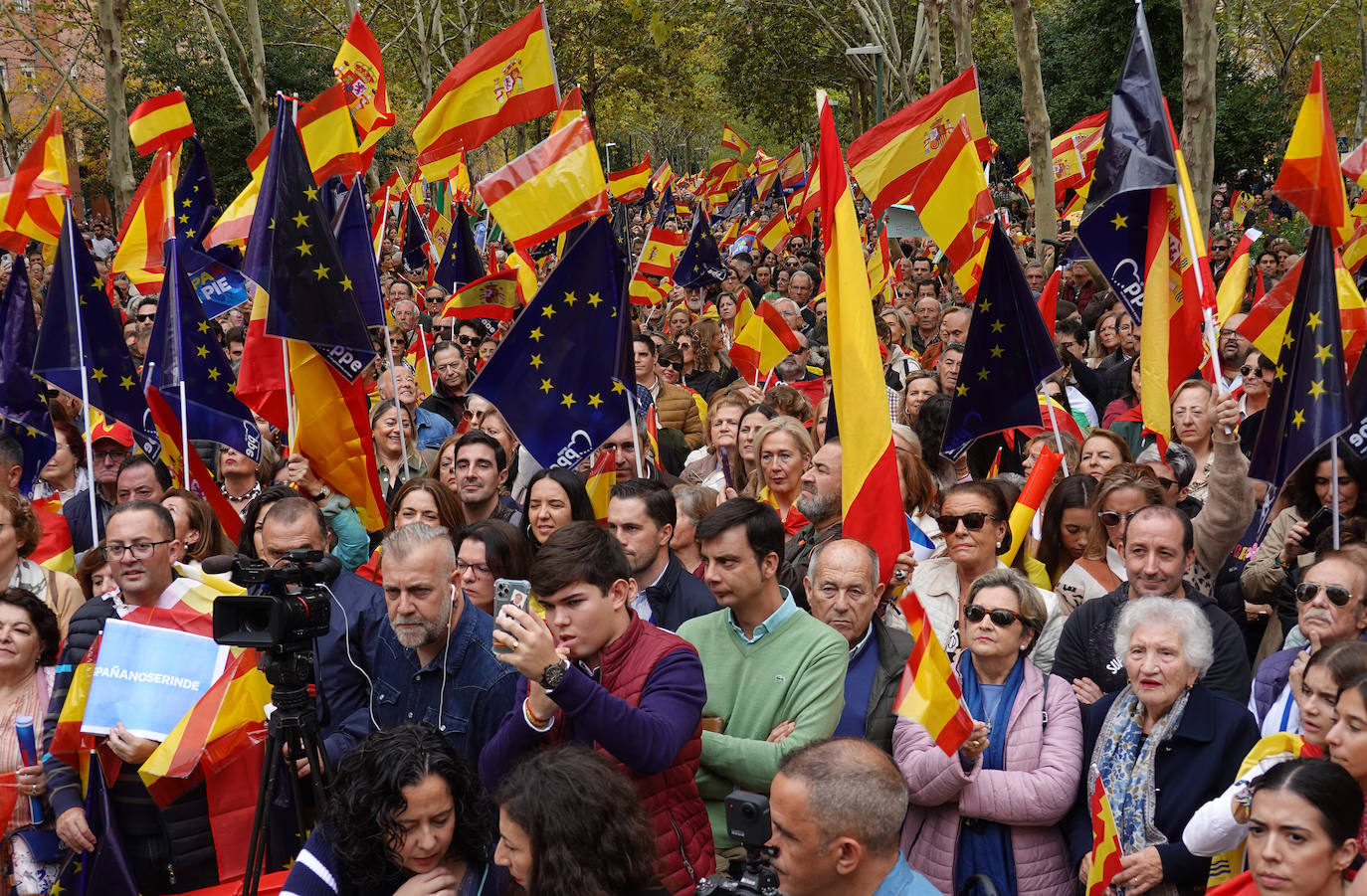 Gran afluencia en la manifestación del PP contra la amnistía en Badajoz