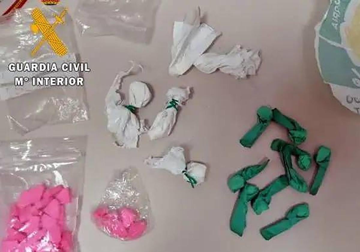 La droga intervenida por la Guardia Civil.