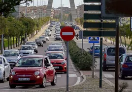 Acceso a la rotonda de Juan José Venero, en la margen derecha del Puente Real.