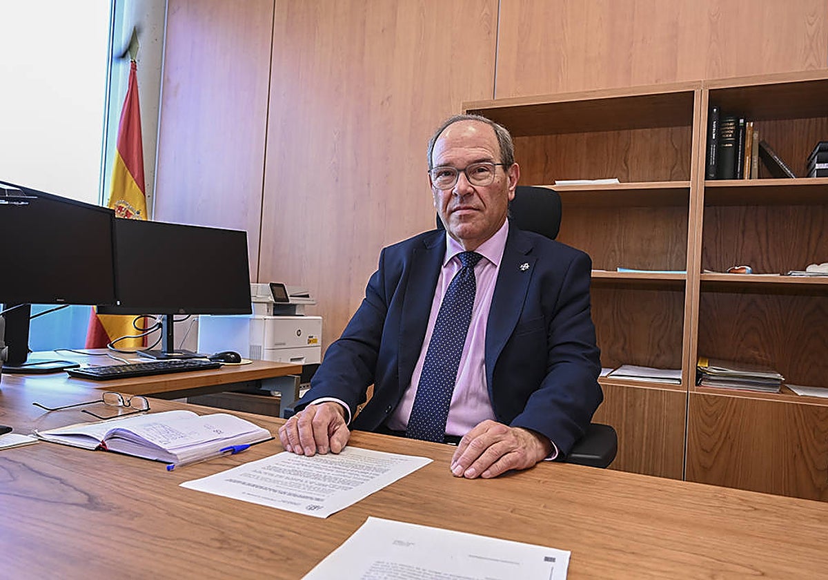 Agustín Manzano ejerce como fiscal en Badajoz desde 1986.