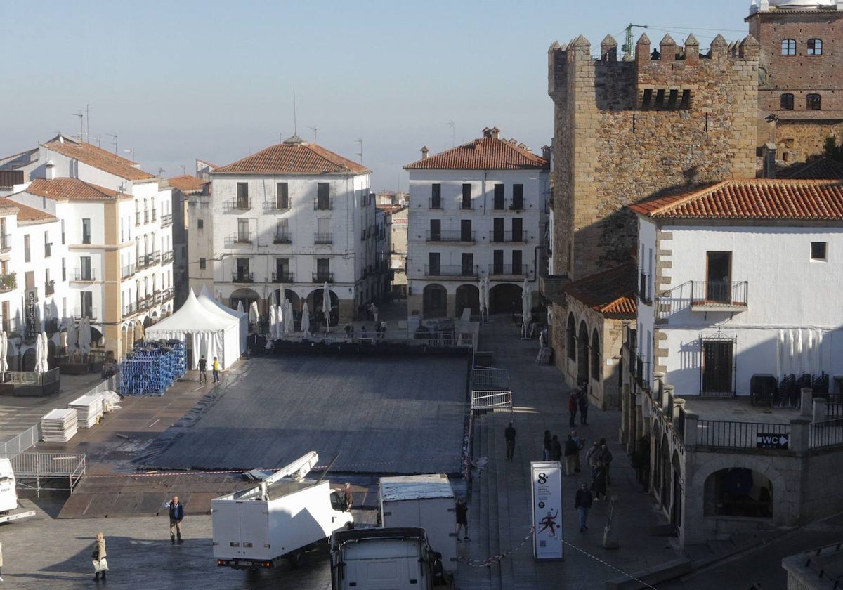 Vista general de la pista de patinaje instalada en la Plaza Mayor, donde estará hasta el 7 de enero.