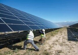 Construcción de una planta fotovoltaica en Extremadura.