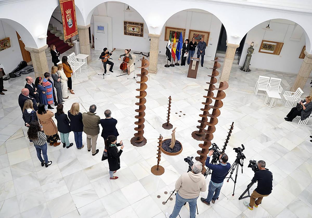 Una muestra del artista Manuel Mata Gil invita a comprender a las víctimas de violencia de género