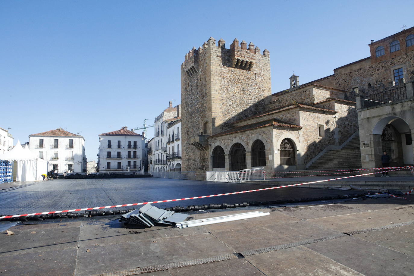 El Ayuntamiento de Cáceres distribuirá 4.500 entradas gratis para la pista de hielo a las familias con menos recursos
