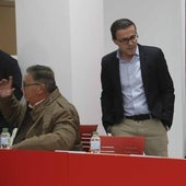 Gallardo comunica a históricos del PSOE que competirá por la Secretaría General