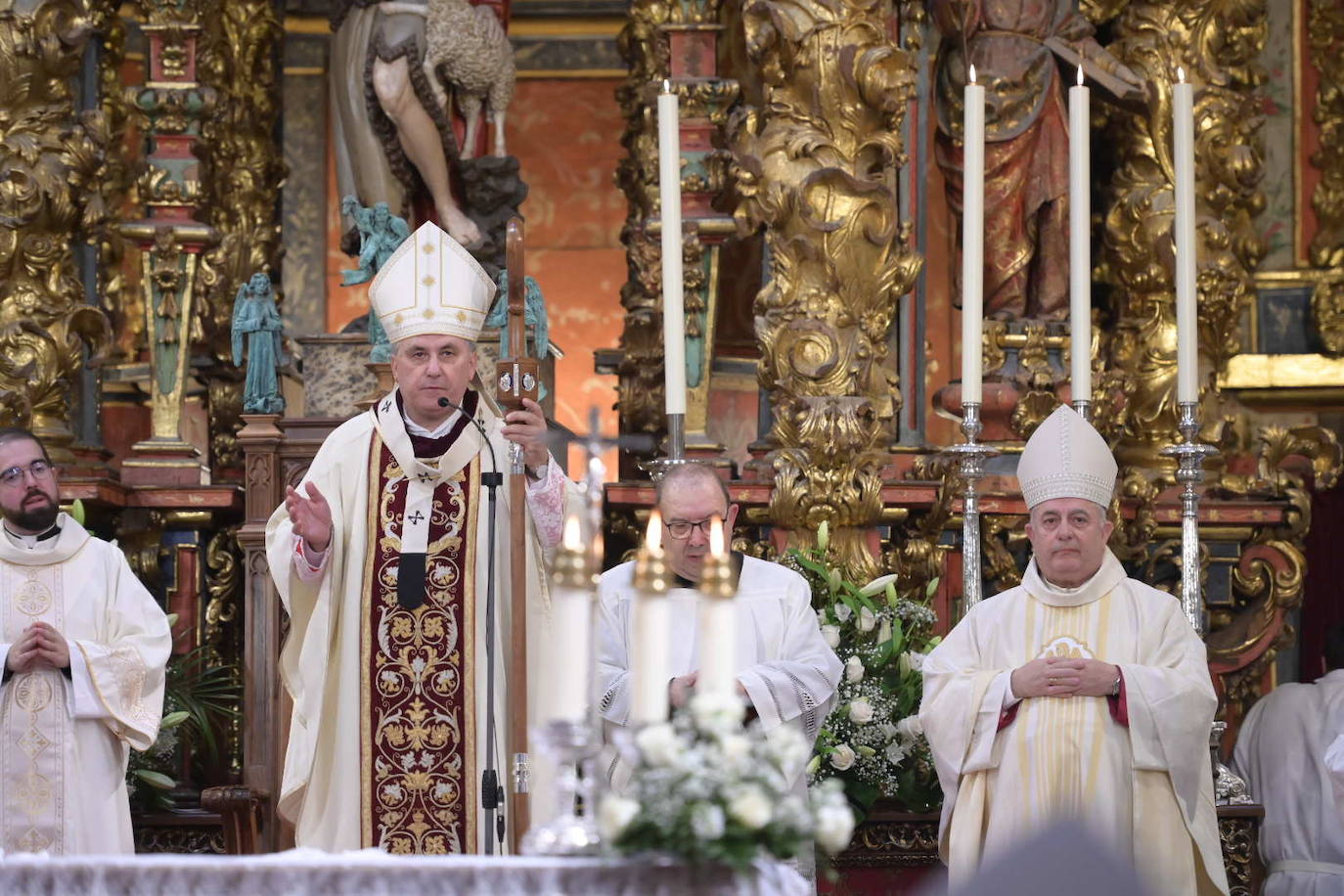 Toma de posesión del arzobispo de Mérida-Badajoz, José Rodríguez Carballo, en la Catedral