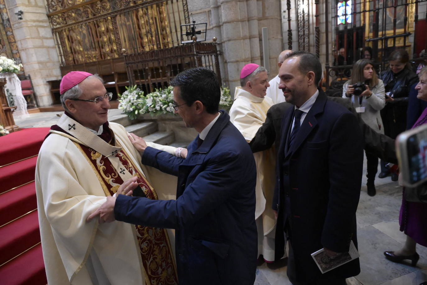 Toma de posesión del arzobispo de Mérida-Badajoz, José Rodríguez Carballo, en la Catedral