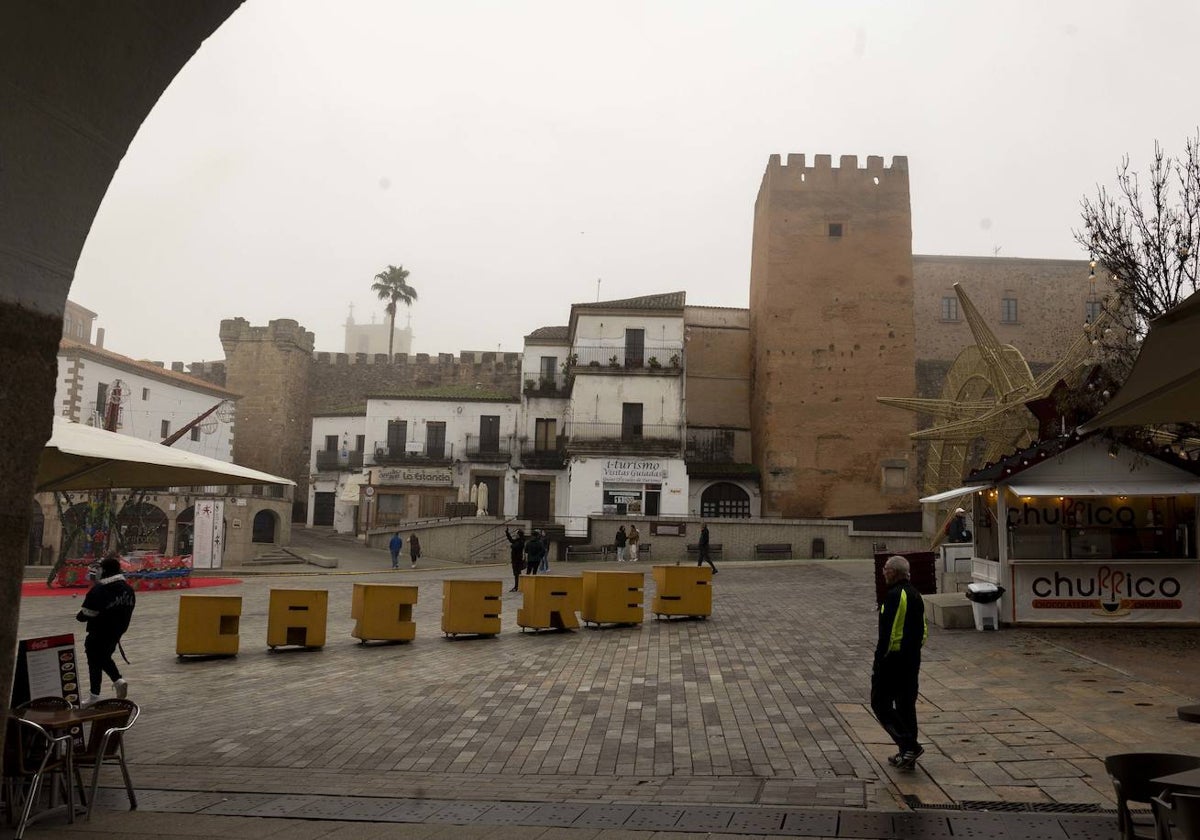 Torre de los Púlpitos, a la izquierda, con la de la Yerba a la derecha de la imagen.