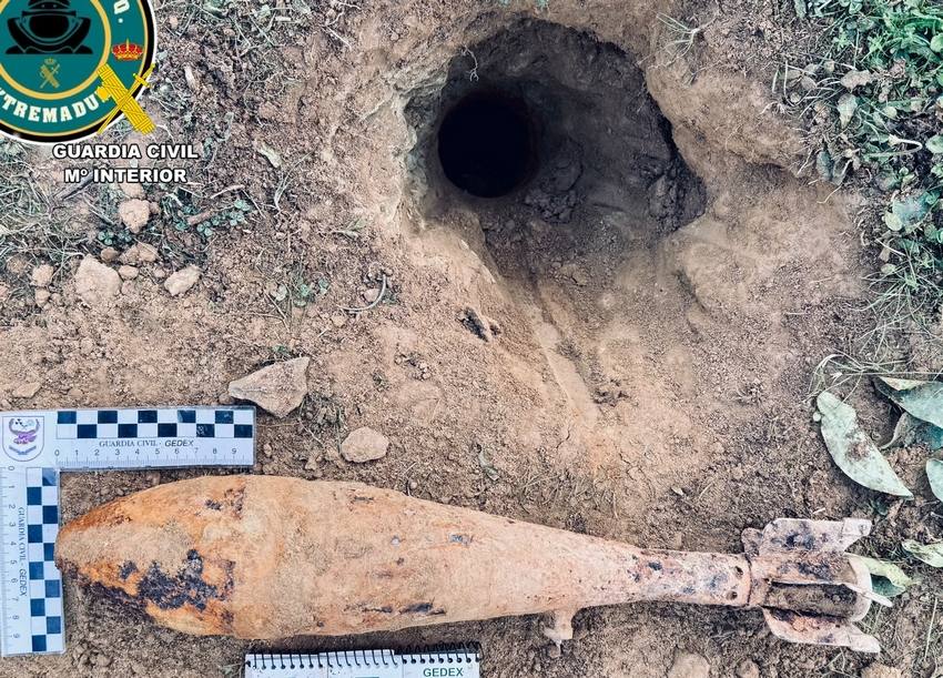 Imagen del proyectil hallado en una finca de Campanario.