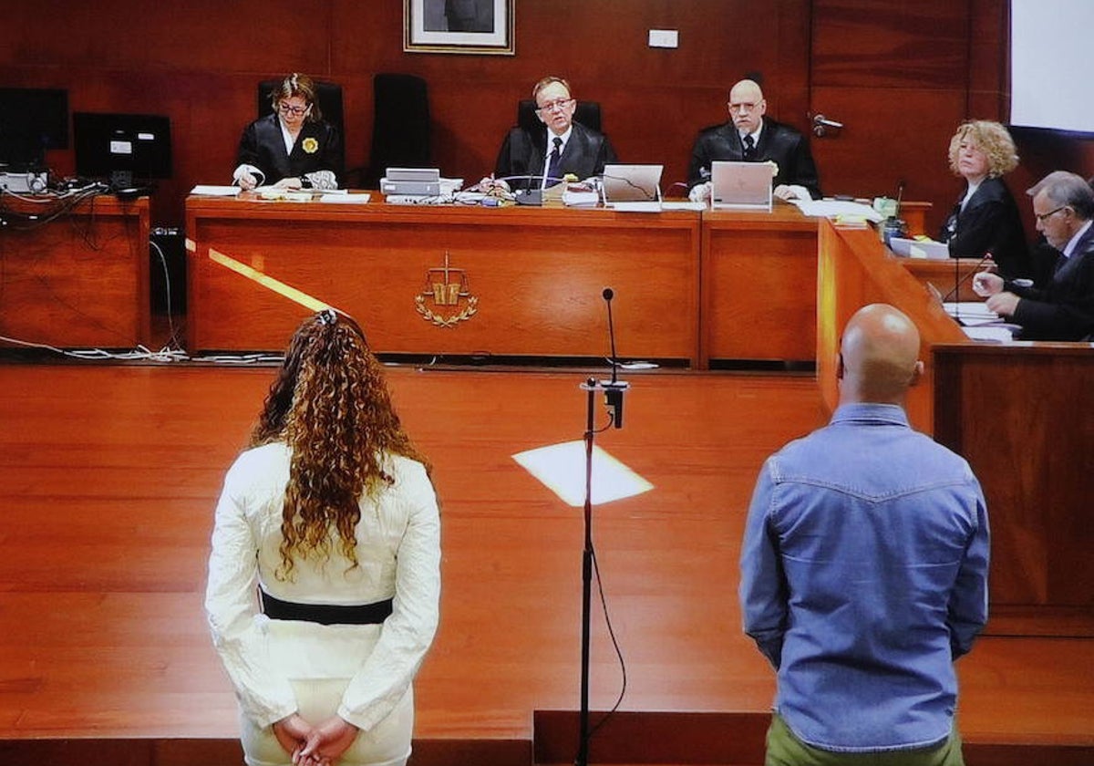 Priscila Lara y Constantín Gabriel cuando en el mes de febrero de 2023 fueron juzgados en la Audiencia de Cáceres.