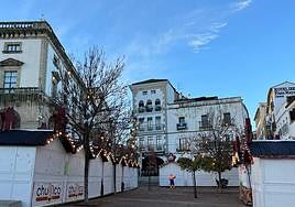 Mercado navideño en la Plaza Mayor de Cáceres.