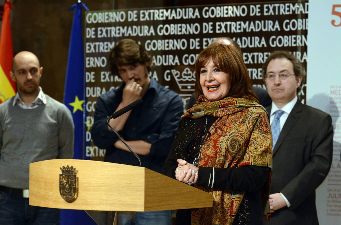 El productor Jesús Cimarro, director del Festival de Mérida, fue el primero que la contrató para actuar en el Teatro Romano. Rueda de prensa en 2013. 