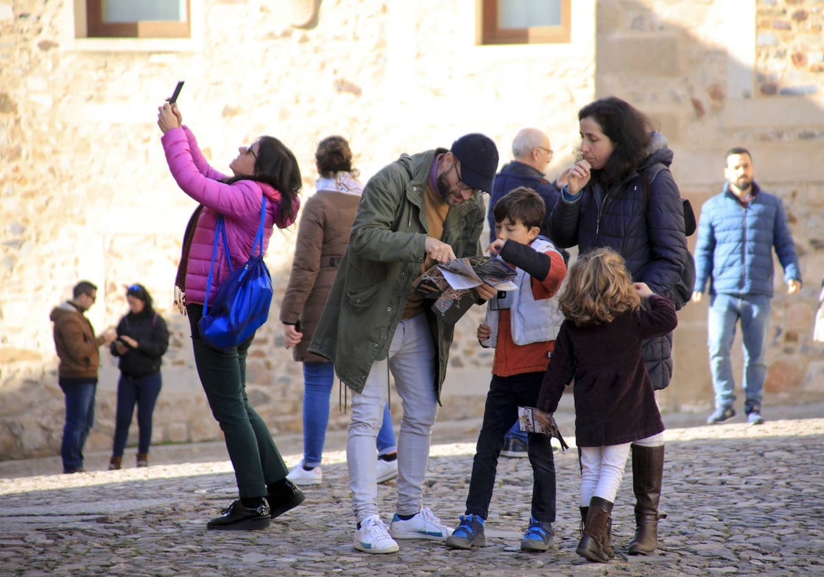 Turistas en la Plaza de San Mateo durante el puente de la Constitución de 2019. La imagen se volverá a repetir durante los próximos días.