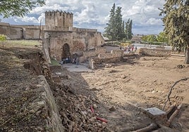 Obras en la Alcazaba, paralizadas por la aparición de restos arqueológicos.