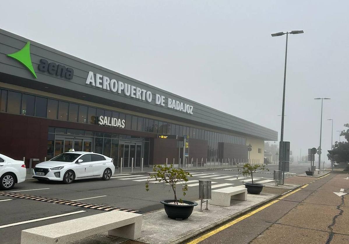 Niebla de este martes en el aeropuerto de Badajoz.