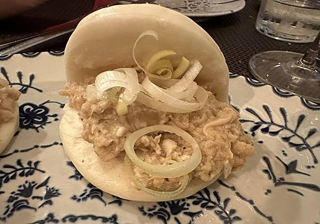 Pan bao de pollo en pepitoria.